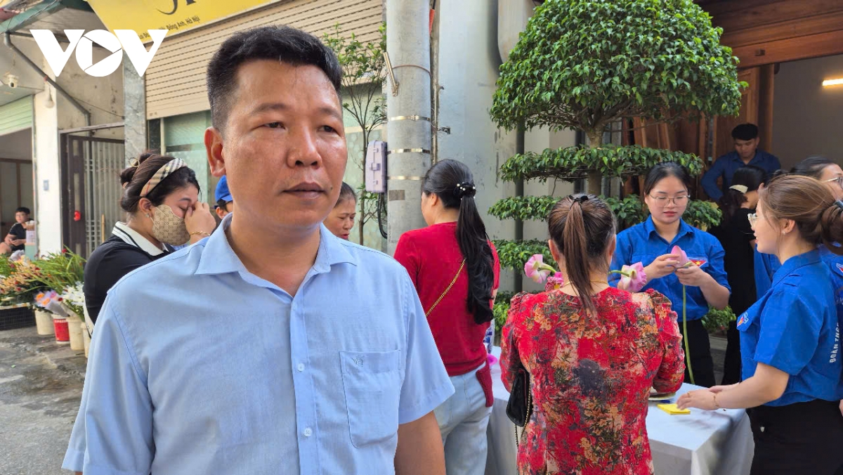 xúc động lời hứa của người dân trong ngày giỗ đầu cố tổng bí thư nguyễn phú trọng hình ảnh 2 xuc dong loi hua cua nguoi dan trong ngay gio dau co tong bi thu nguyen phu trong hinh anh 2