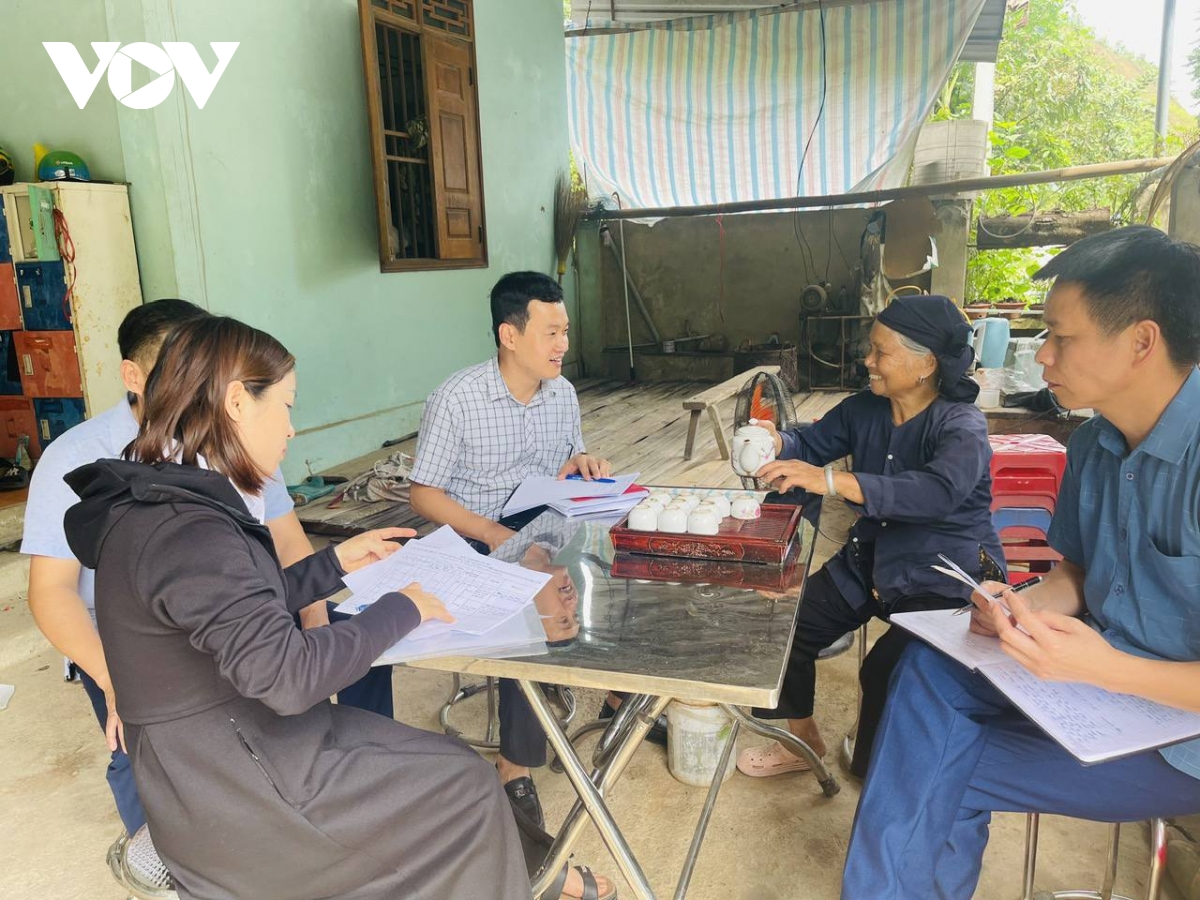 khong de nguoi co cong song trong nha tam, nha dot nat hinh anh 3
