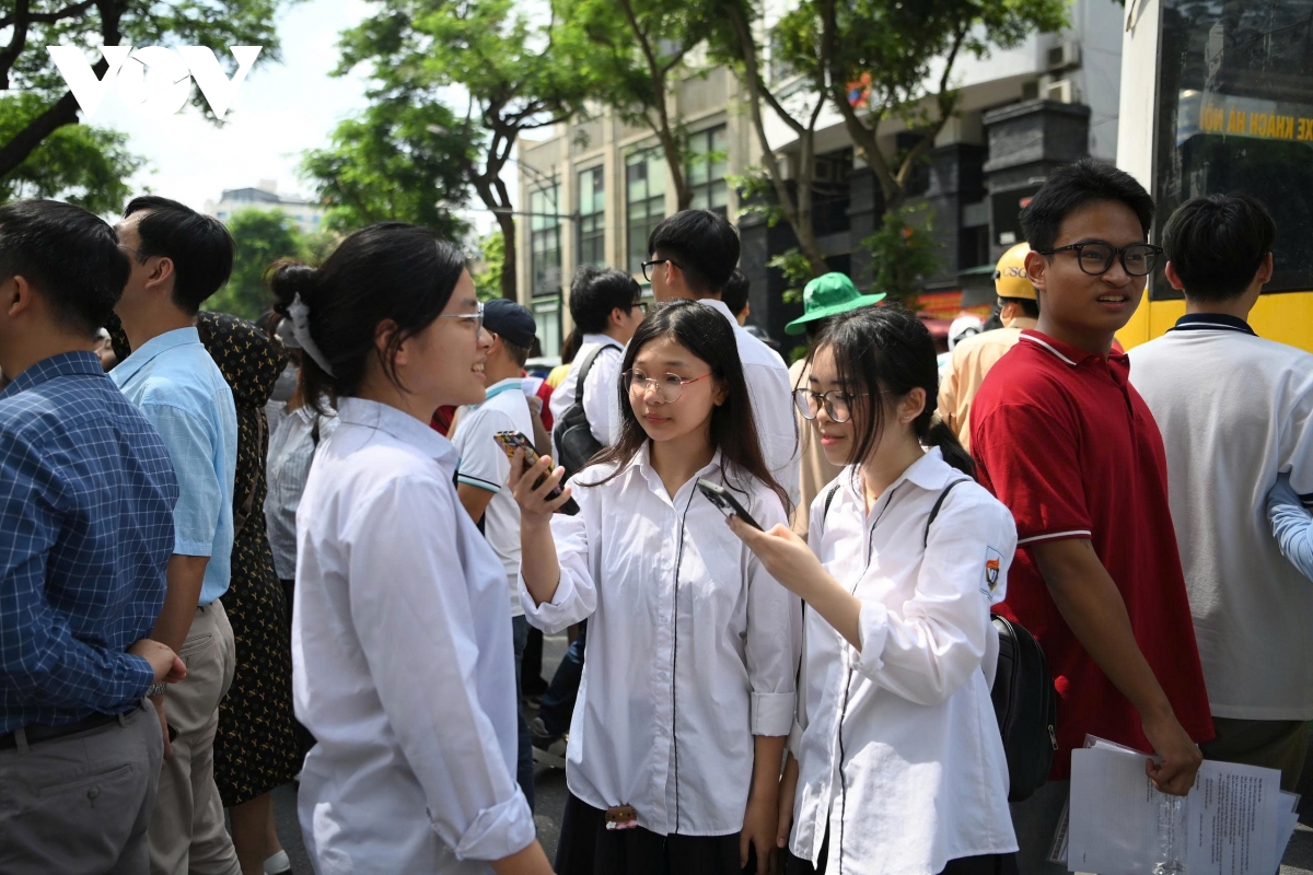 Top 100 thí sinh có điểm thi tốt nghiệp khối D01 cao nhất năm 2025