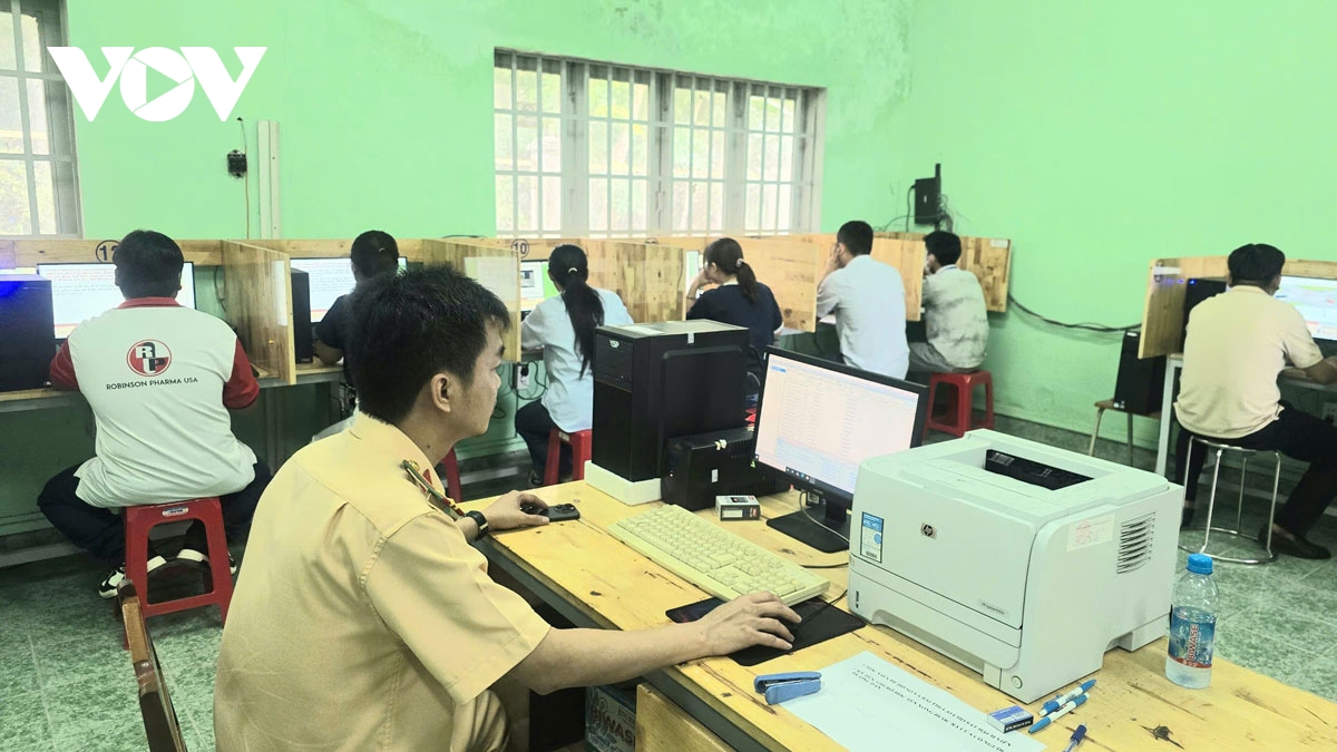 hàng chục ngàn học viên ở tp.hcm được sát hạch cấp phép lái xe cấp tốc hình ảnh 6 hang chuc ngan hoc vien o tp.hcm duoc sat hach cap phep lai xe cap toc hinh anh 6