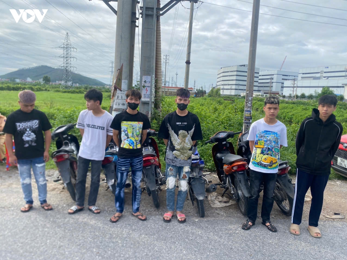 bac ninh manh tay tran ap nan dua xe trai phep hinh anh 2