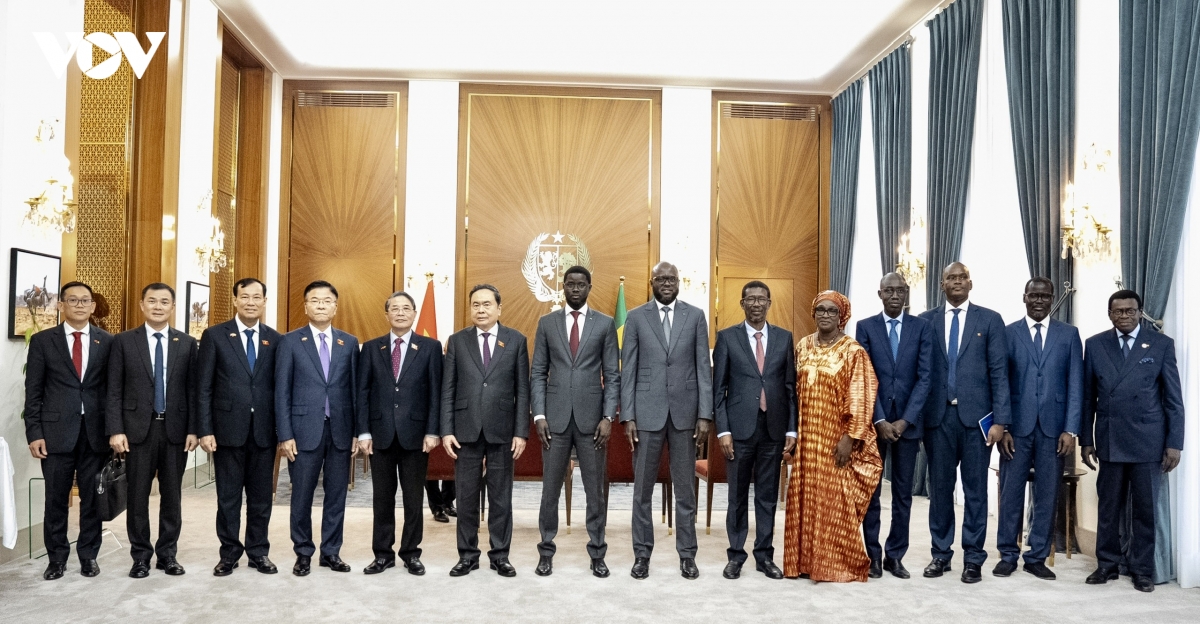 chu tich quoc hoi tran thanh man hoi kien tong thong senegal bassirou diomaye faye hinh anh 2