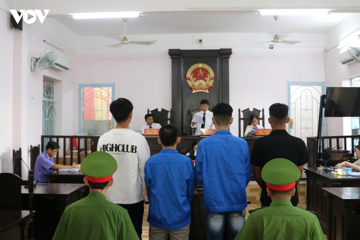 ca mau nhieu doi tuong lanh an vi danh nguoi trong thuong tai quan ca phe hinh anh 1