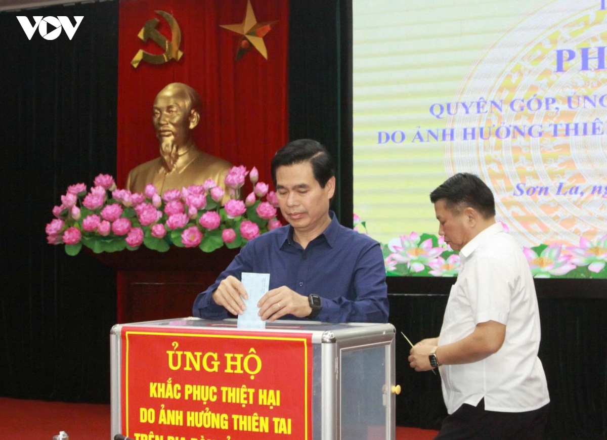 son la phat dong quyen gop, ung ho khac phuc hau qua thien tai hinh anh 2