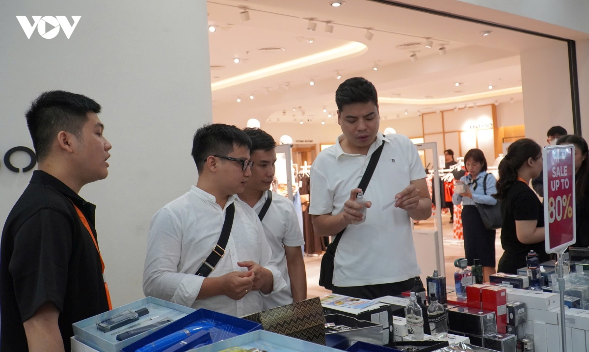  tieu dung duoi long dat - mo hinh kich cau tieu dung noi dia va dau tu cong hinh anh 2