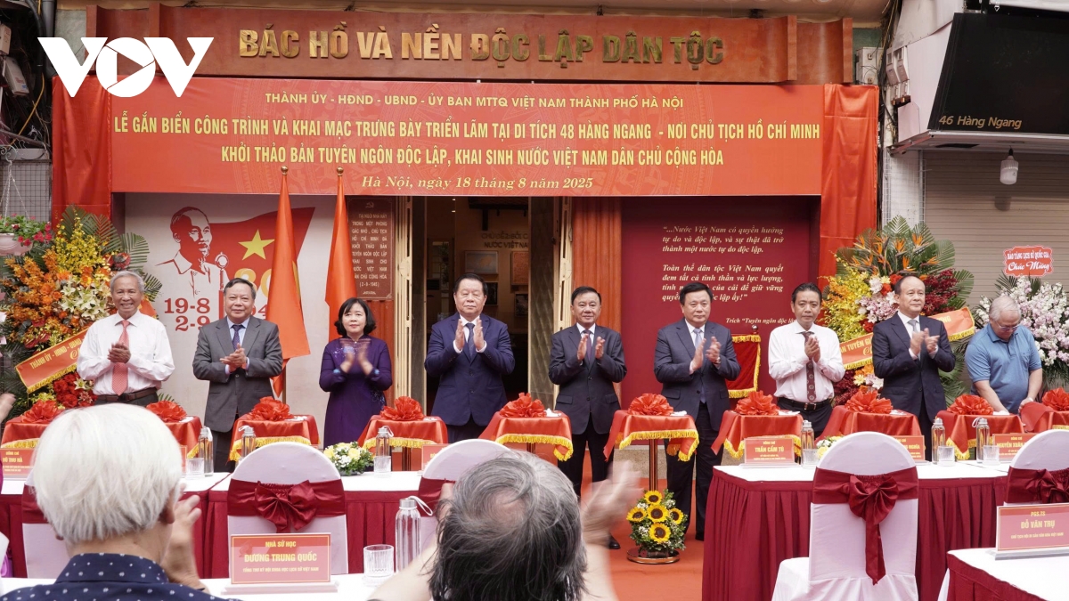 gan bien di tich noi chu tich ho chi minh viet ban tuyen ngon Doc lap hinh anh 1