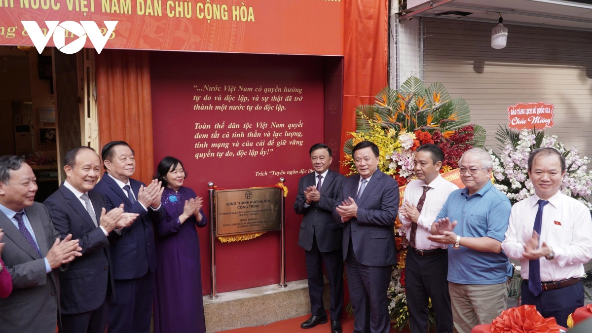 Gắn biển Di tích nơi Chủ tịch Hồ Chí Minh viết bản Tuyên ngôn Độc lập