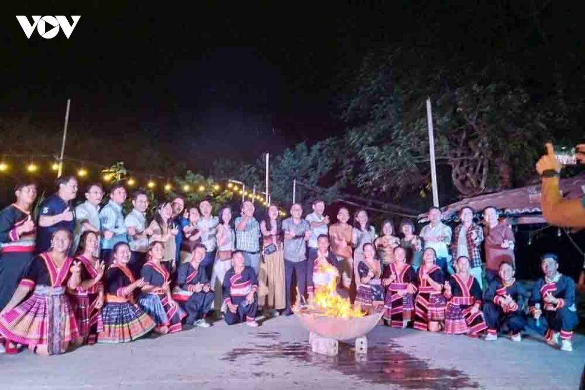 Dong bao cac dan toc tay bac - sang tao va lam giau tu loi the rieng hinh anh 7