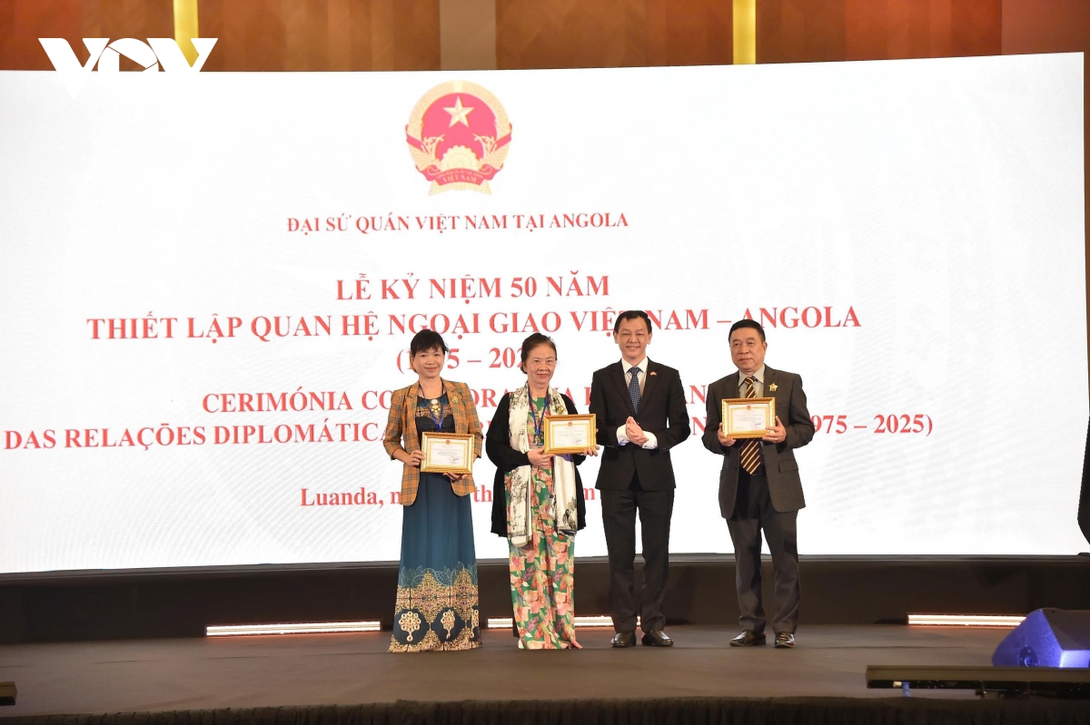 chu tich nuoc du le ky niem 50 nam thiet lap quan he ngoai giao viet nam - angola hinh anh 3