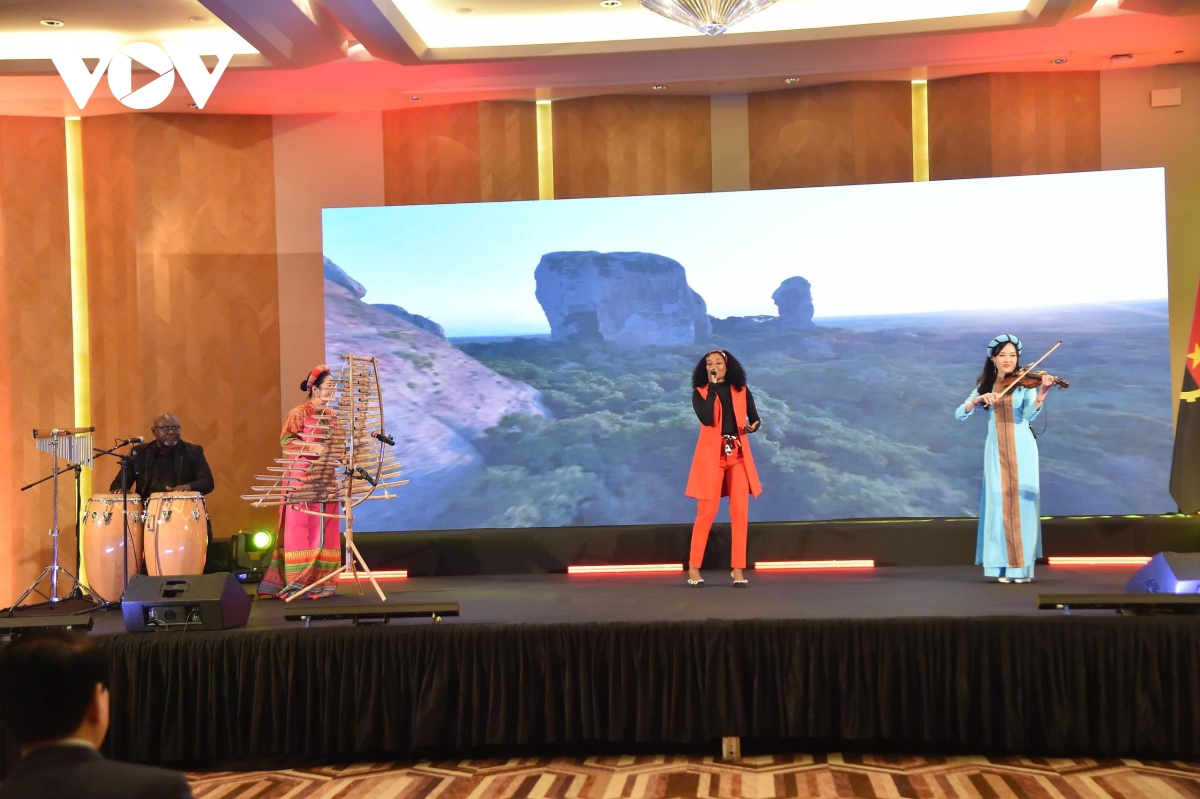 chu tich nuoc du le ky niem 50 nam thiet lap quan he ngoai giao viet nam - angola hinh anh 7