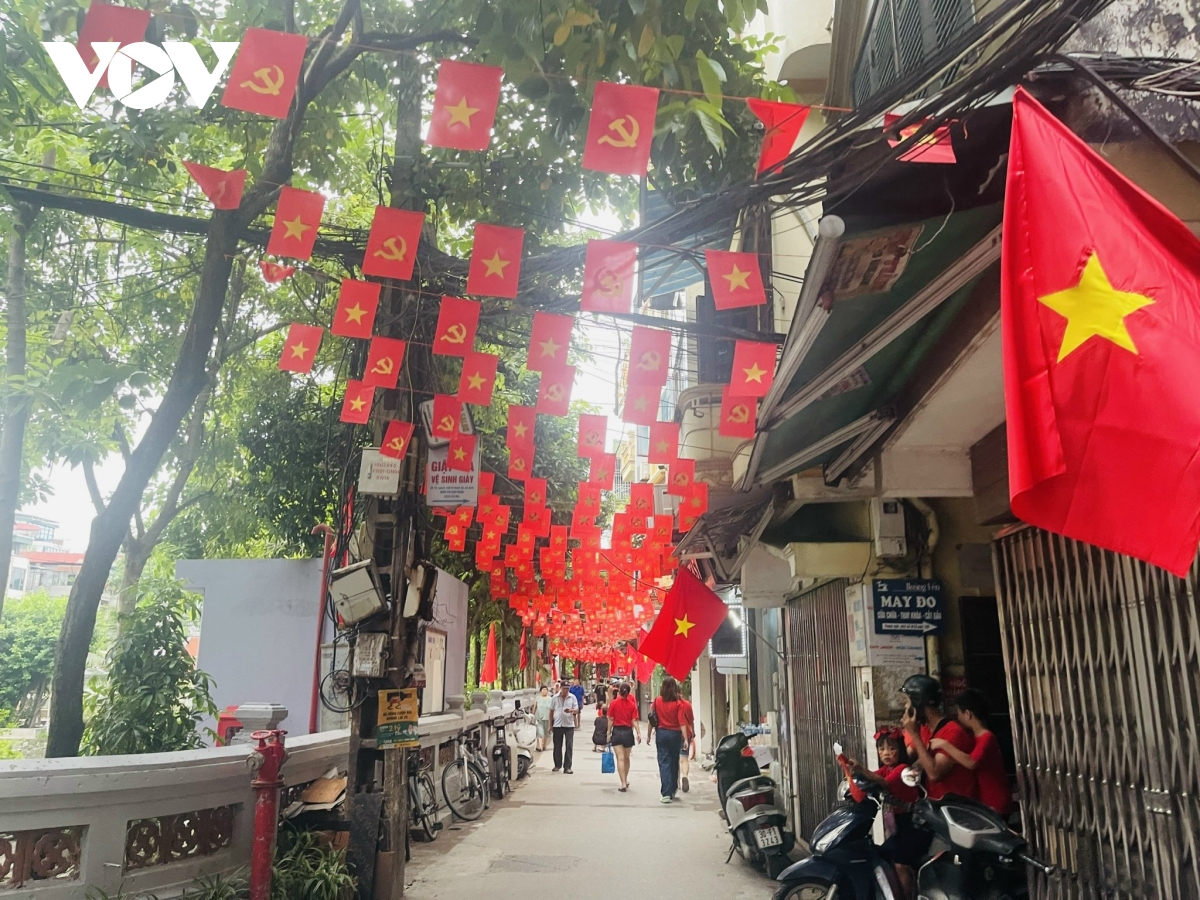 ron rang sac do, gioi tre viet nam gui tron tinh yeu to quoc dip 2 9 hinh anh 1