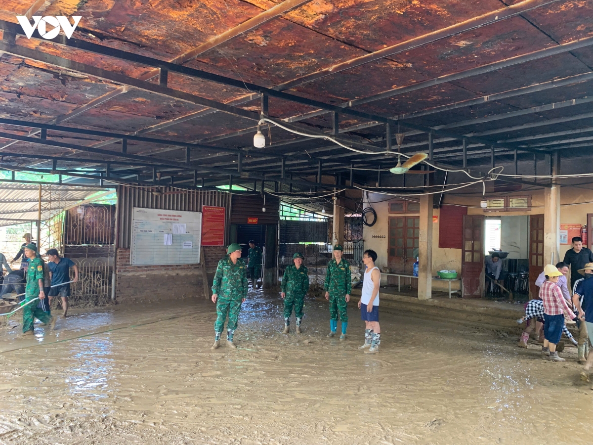 bo doi bien phong son la cung ba con vung lu vuot kho hinh anh 13