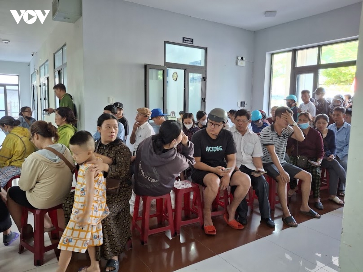 nguoi dan Da nang xep hang cho nhan qua tet Doc lap hinh anh 4