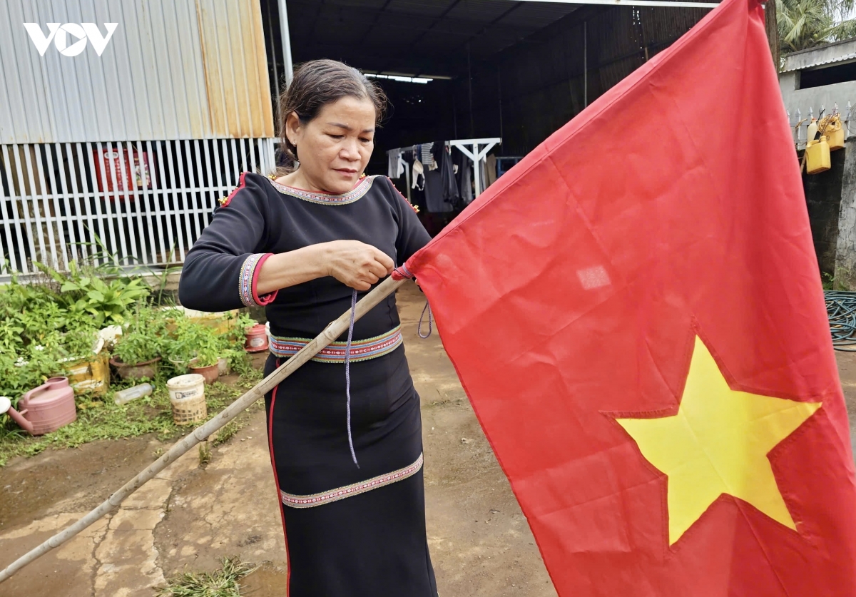 hoa binh lan toa, buon lang Dak lak vung buoc dung xay que huong hinh anh 1