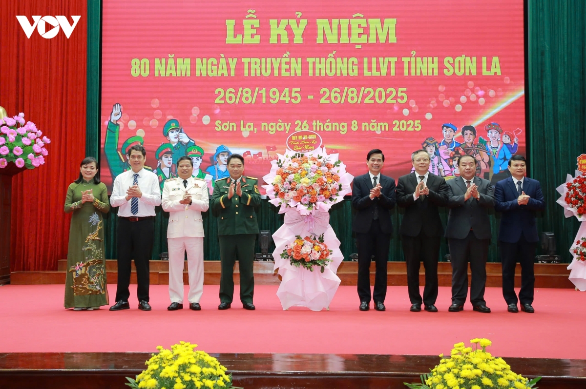 son la ky niem 80 nam ngay truyen thong luc luong vu trang hinh anh 2