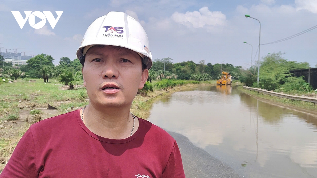 ba ngay sau mua lon, ha noi van co noi ngap sau khien xe cuu ho phai quay dau hinh anh 3