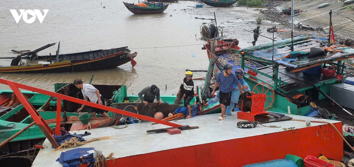 xot xa chung kien ngu dan ha tinh cuu vot tau thuyen hinh anh 5