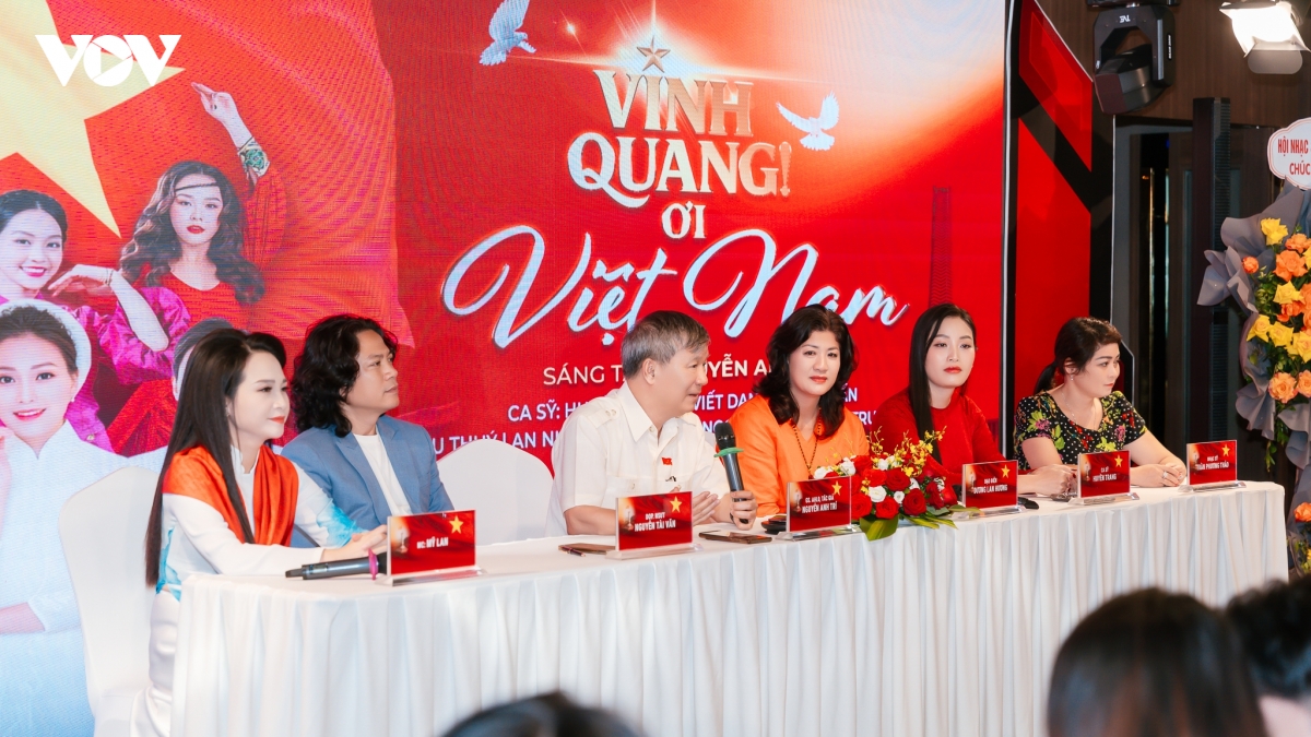 hon 1.000 nguoi tham gia mv mung quoc khanh cua ahlD nguyen anh tri hinh anh 3
