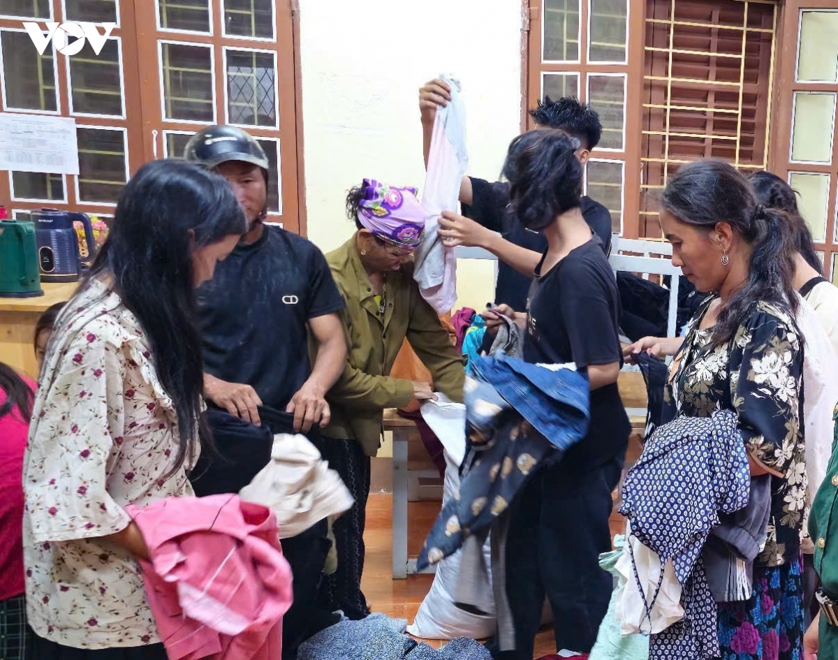 bo doi bien phong son la ho tro ba con vung lu tranh tru an toan trong dem hinh anh 6