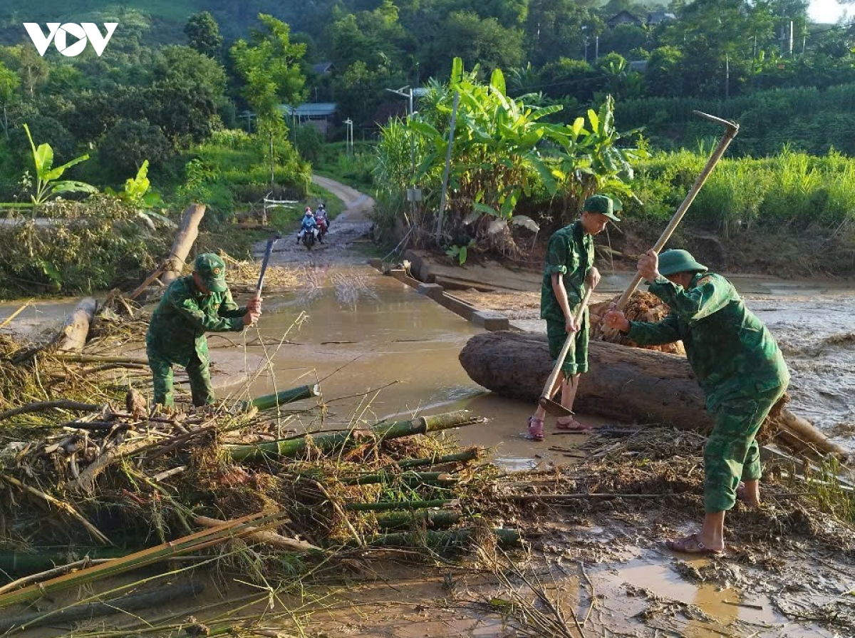 bo doi bien phong son la cung ba con vung lu vuot kho hinh anh 5