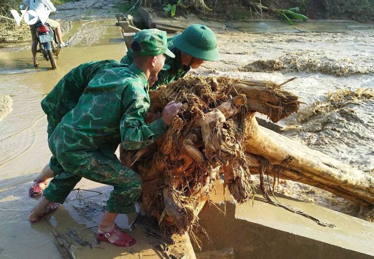 bo doi bien phong son la cung ba con vung lu vuot kho hinh anh 6
