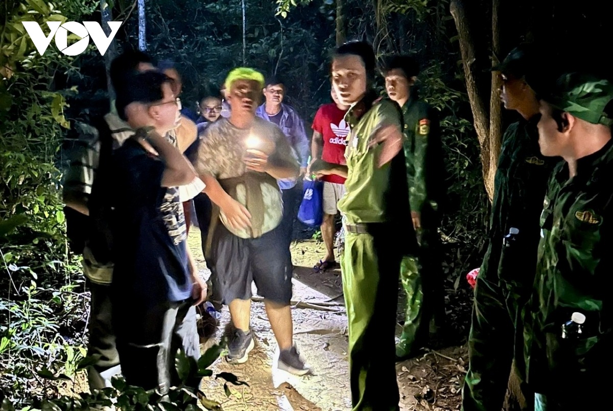 tim thay 6 nguoi di lac tren nui minh Dam hinh anh 1