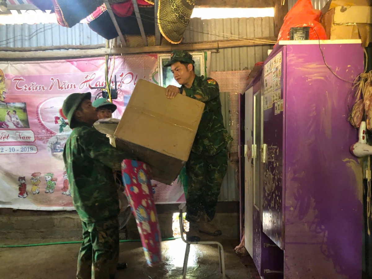 bo doi bien phong son la cung ba con vung lu vuot kho hinh anh 8