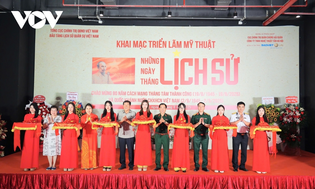 hon 200 tac pham my thuat tai hien chang duong lich su viet nam hinh anh 1
