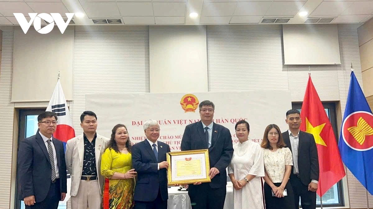 fatherland front leader works with vkbia to promote cooperation with rok picture 2 fatherland front leader works with vkbia to promote cooperation with rok picture 2