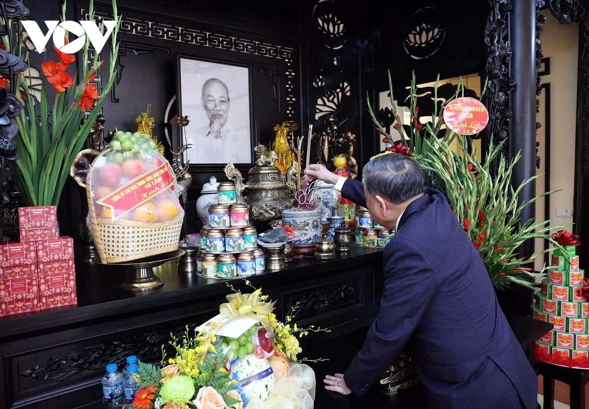 party general secretary pays tribute to president ho chi minh in hanoi picture 1 party general secretary pays tribute to president ho chi minh in hanoi picture 1