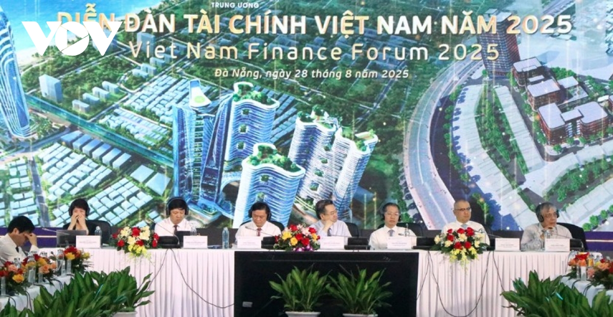 Finance forum connects Vietnam with global financial network