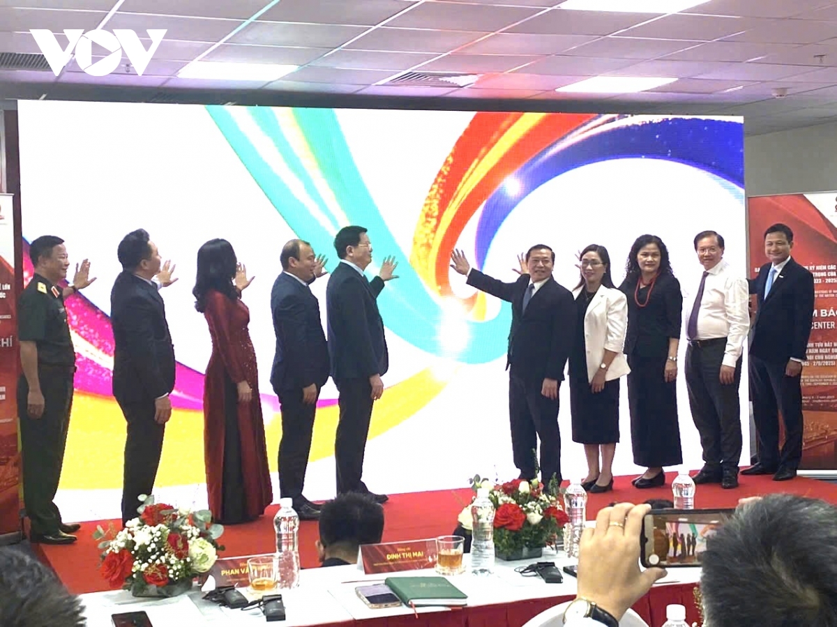 khai truong trung tam bao chi trien lam thanh tuu dat nuoc hinh anh 1