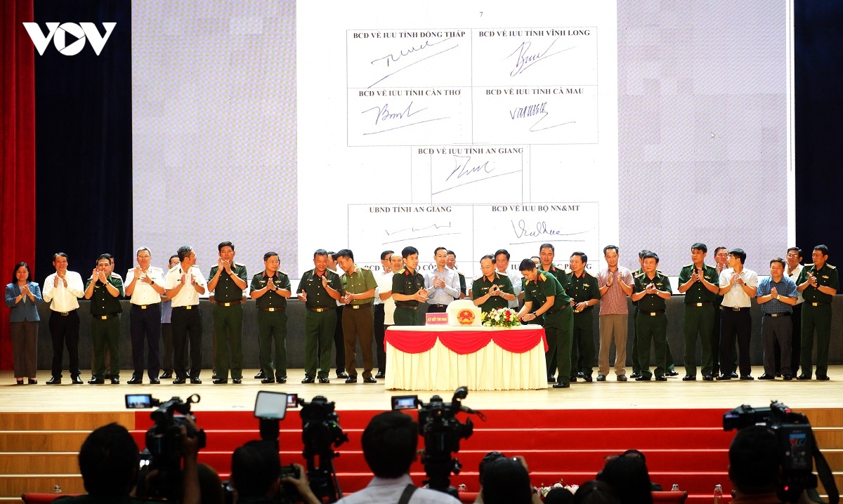 kien quyet dau tranh, ngan chan khai thac hai san bat hop phap hinh anh 4