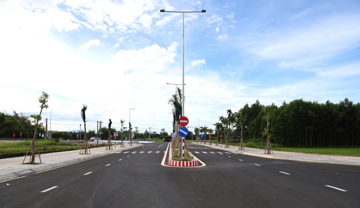 can canh cau vom thep dau tien o quang ngai chuan bi thong xe hinh anh 13