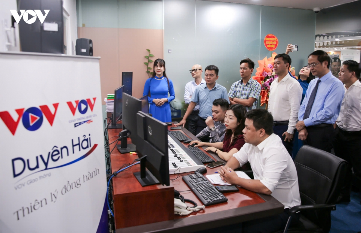 vov giao thong duyen hai Dua song fm den tung con thuyen, tung cung duong ven bien hinh anh 6
