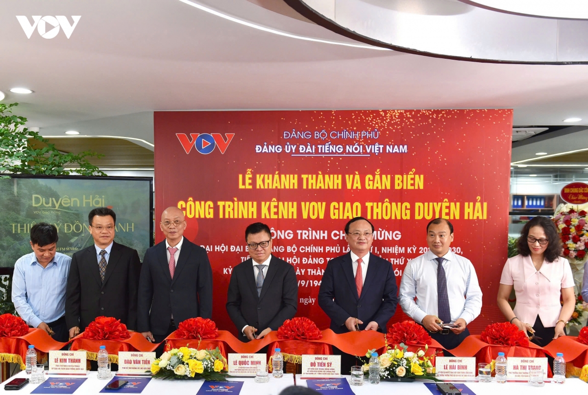 vov giao thong duyen hai Dua song fm den tung con thuyen, tung cung duong ven bien hinh anh 3