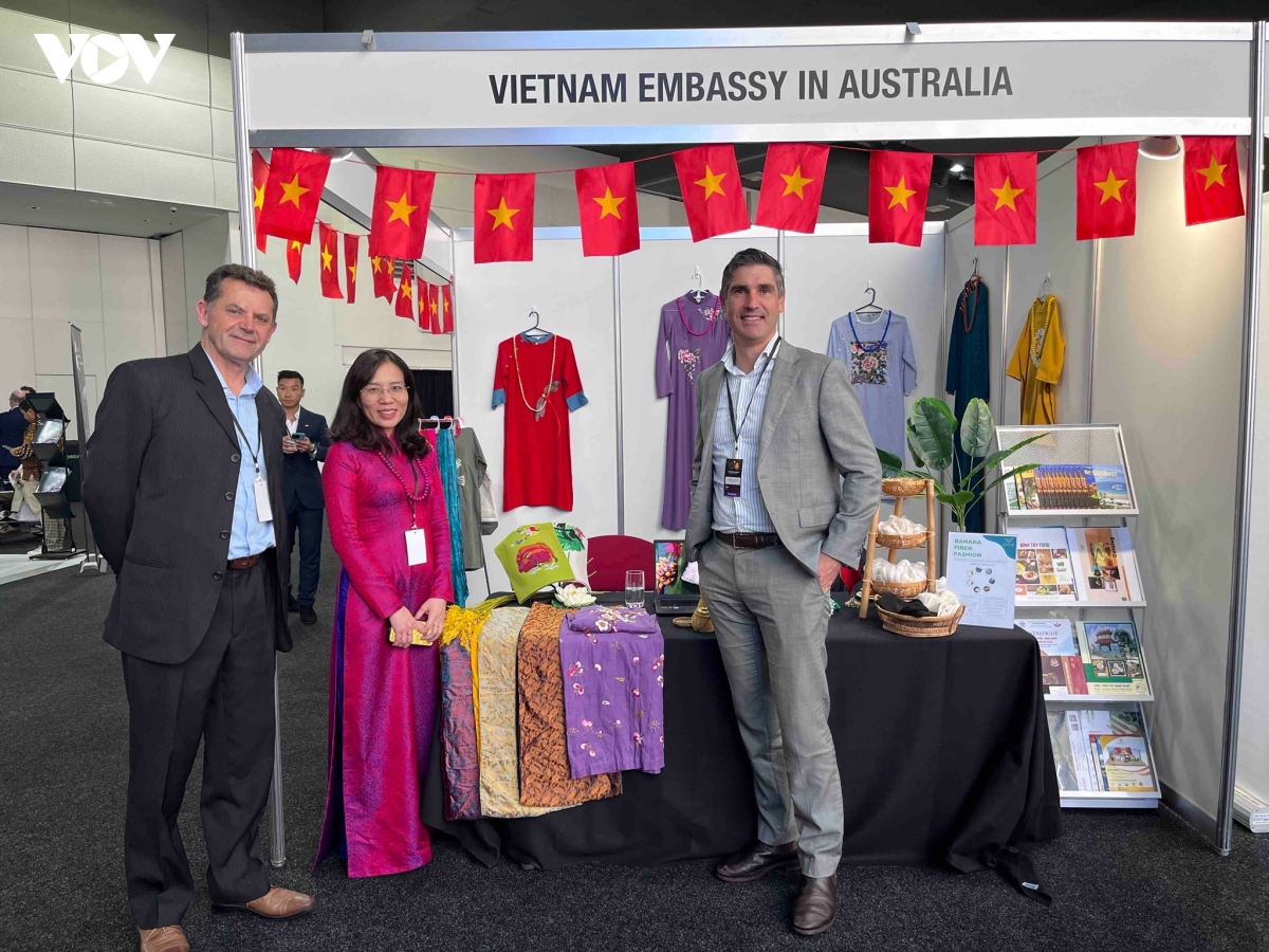 Dai su quan viet nam tai australia tham du dien dan kinh doanh australia-asean hinh anh 1