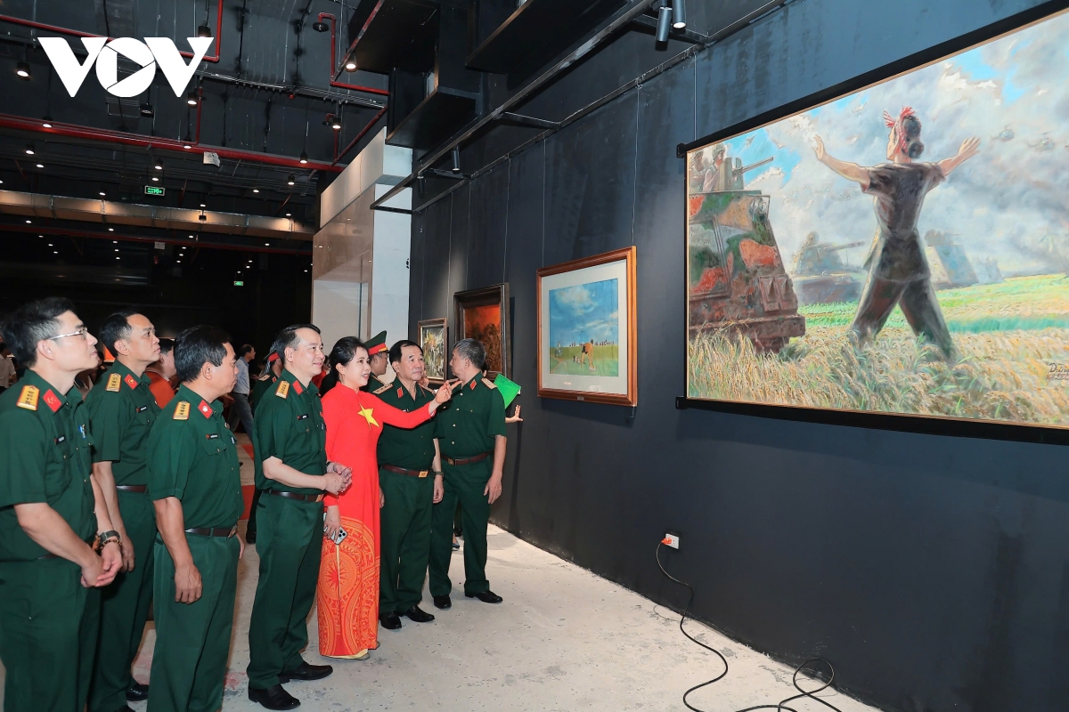 hon 200 tac pham my thuat tai hien chang duong lich su viet nam hinh anh 2