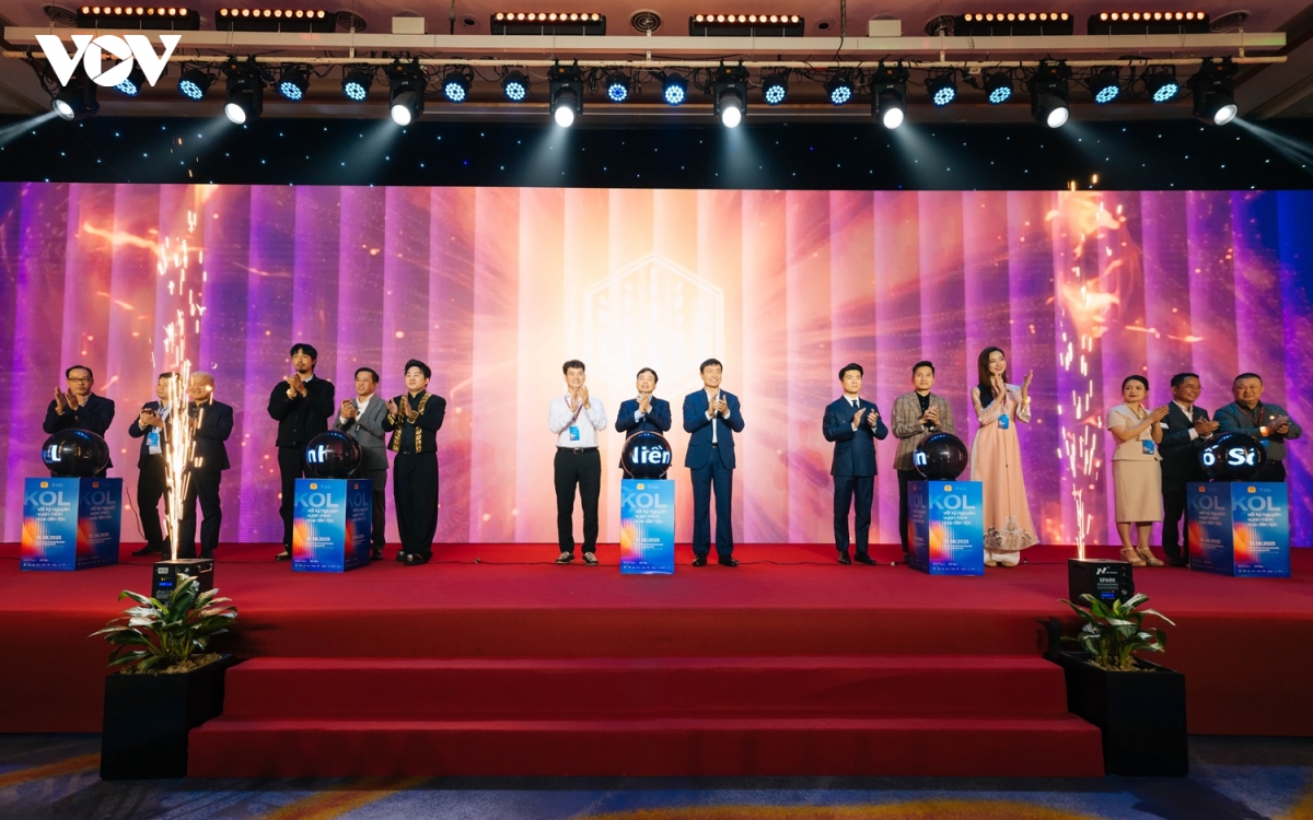 tung duong, Den vau, huy quan hoa va cac kol du hoi nghi kol dau tien tai viet nam hinh anh 10