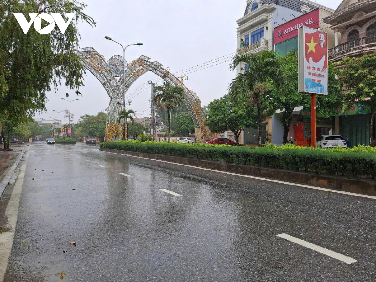 Bão số 5: Nghệ An kiểm soát chặt người dân đi lại đến sáng 26/8