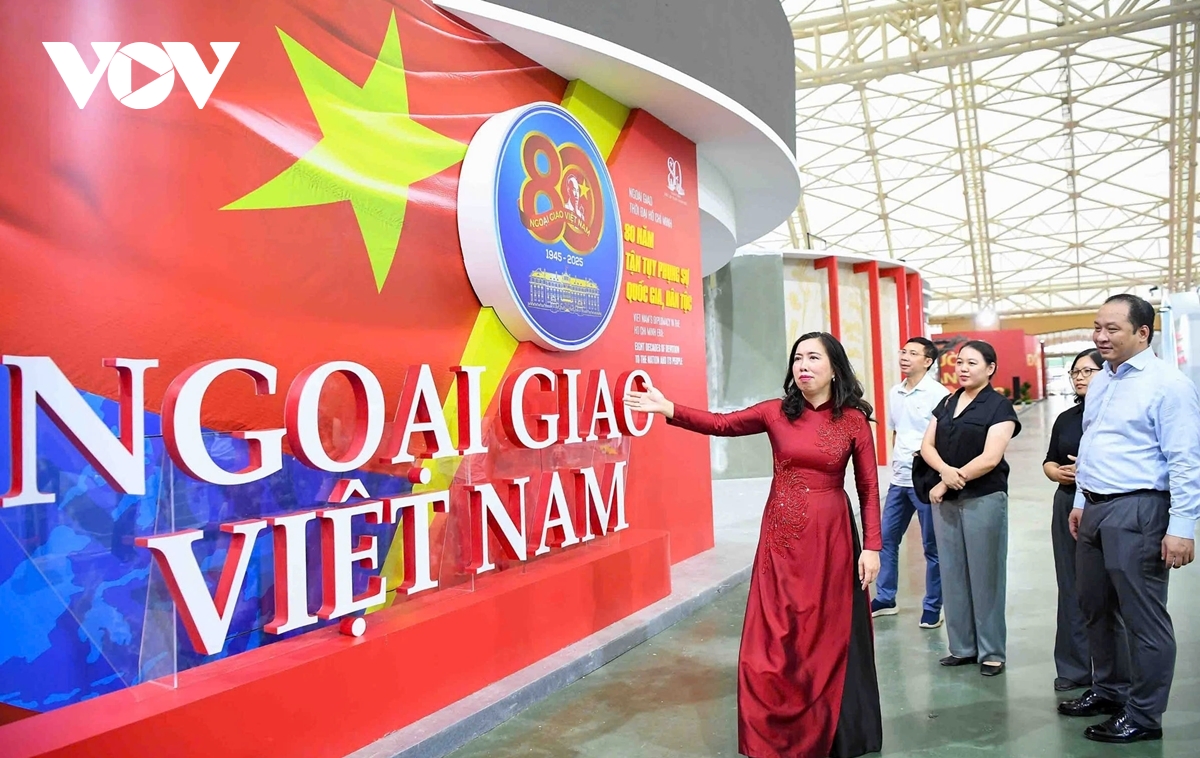 trien lam thanh tuu Dat nuoc ngoai giao thoi dai ho chi minh de lai dau an sau dam hinh anh 1