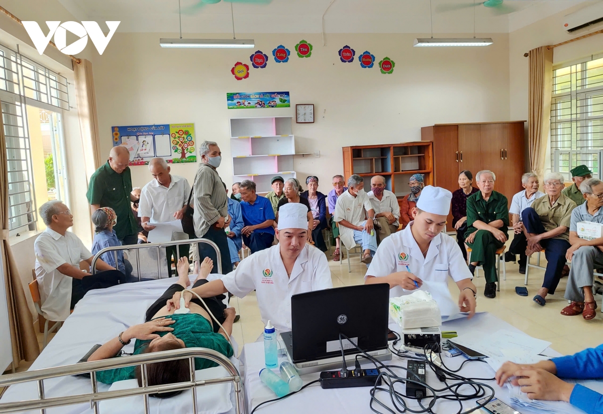 benh vien quan y 7 tri an, cham soc suc khoe cac doi tuong chinh sach tai quang ninh hinh anh 1