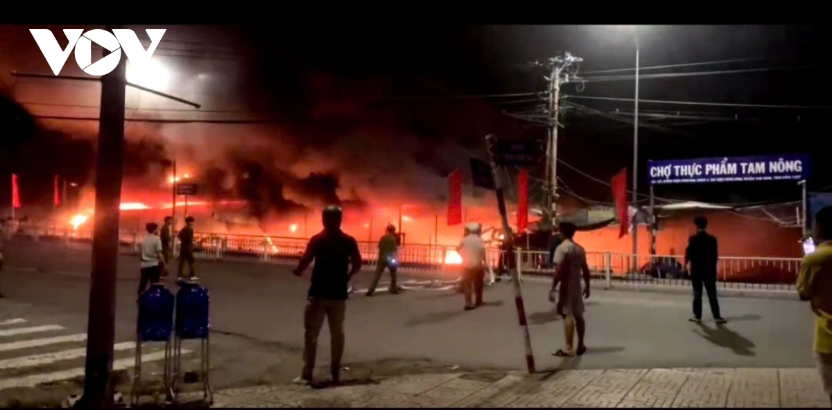 chay tai cho thuc pham tam nong Dong thap , 20 ki ot bi thieu rui hinh anh 2