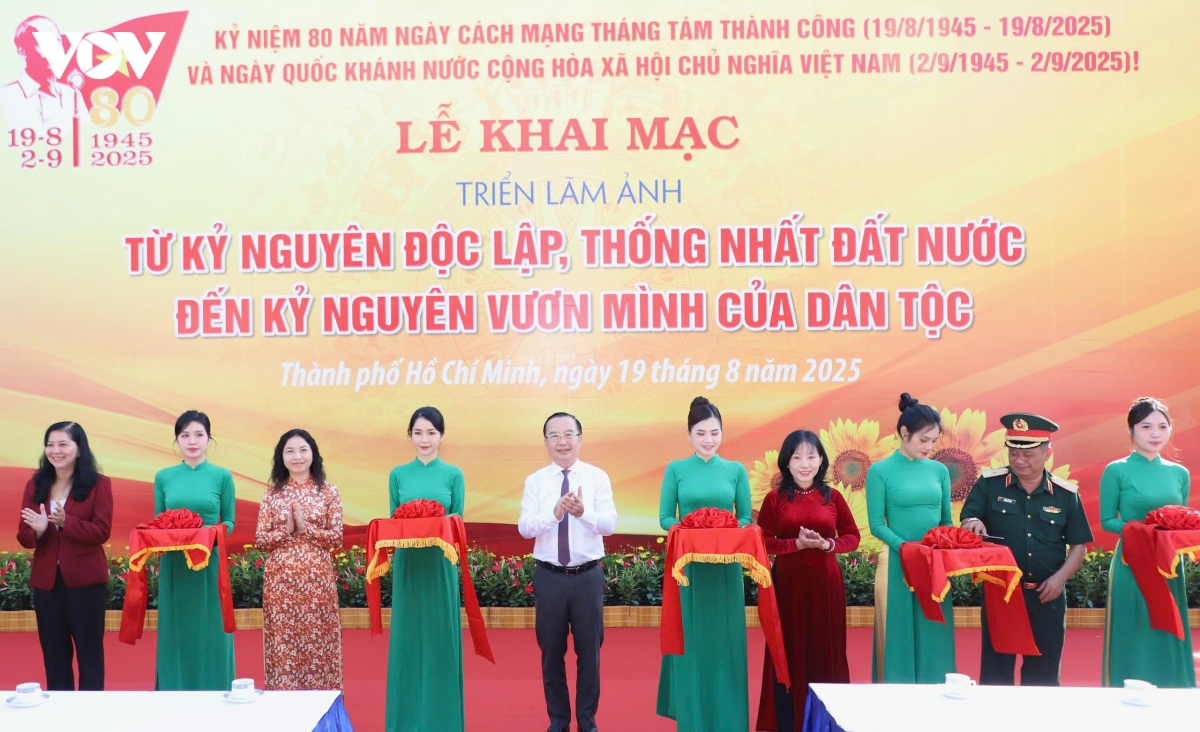 khai mac trien lam anh 80 nam cach mang thang tam va quoc khanh 2 9 hinh anh 1
