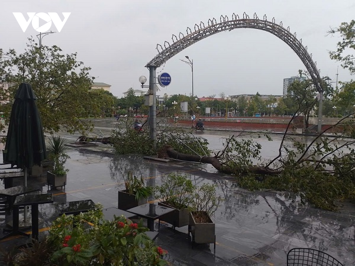 nghe an khan truong khac phuc hau qua va ung pho mua lu sau bao so 5 hinh anh 1