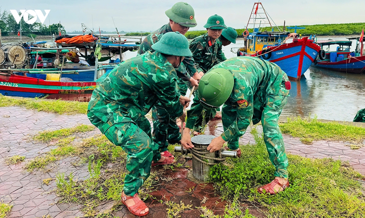 bo doi bien phong ha tinh giup dan ung pho bao so 5 hinh anh 1