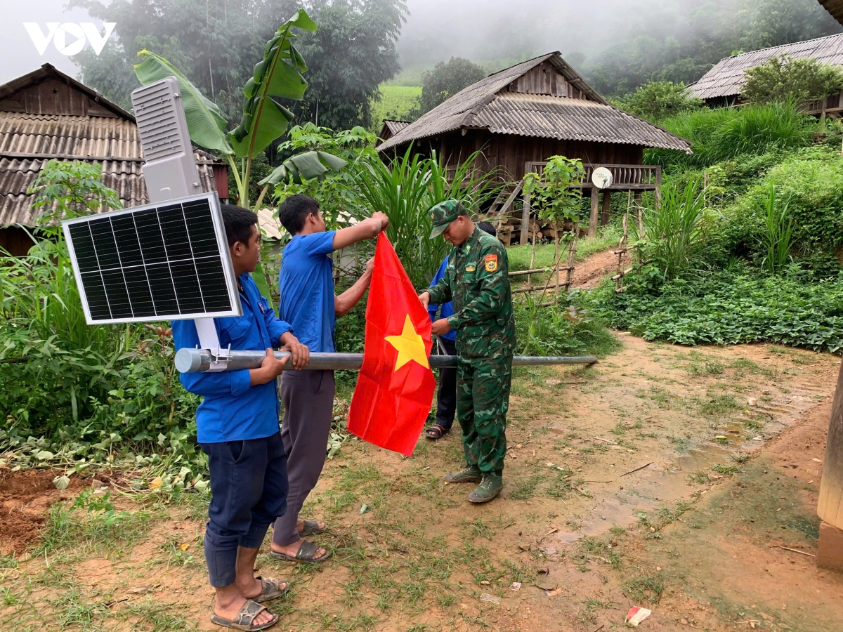  thap sang vung bien tiep buoc cha anh tren tuyen bien gioi son la hinh anh 5