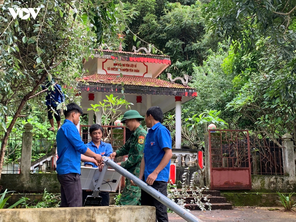  thap sang vung bien tiep buoc cha anh tren tuyen bien gioi son la hinh anh 2