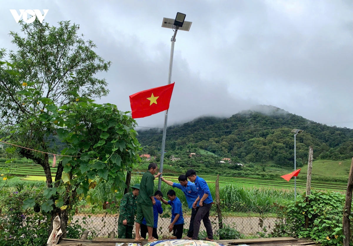  thap sang vung bien tiep buoc cha anh tren tuyen bien gioi son la hinh anh 1