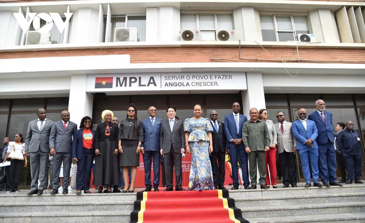 chu tich nuoc luong cuong tham tru so Dang phong trao nhan dan giai phong angola hinh anh 2